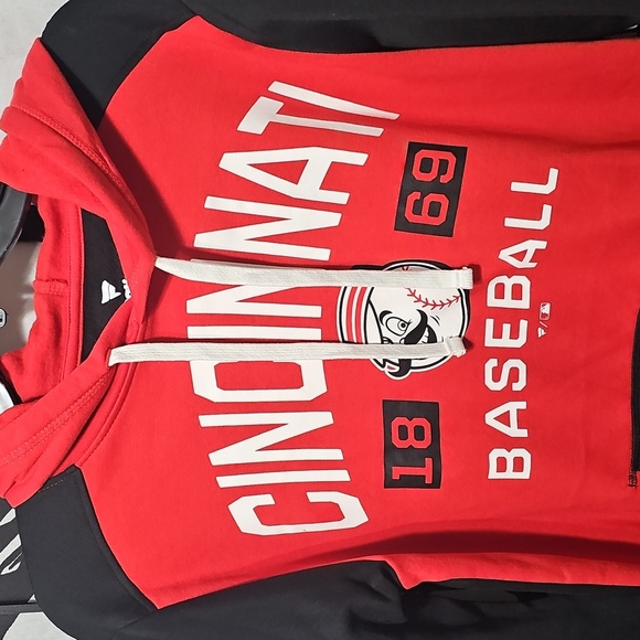 Cincinnati Reds Baseball‎ Red and Black Hoodie Size Medium NWT - Picture 2 of 7